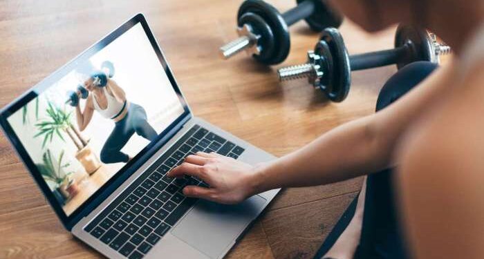 How to Make the Most of a Zoom Workout, According to the Pros